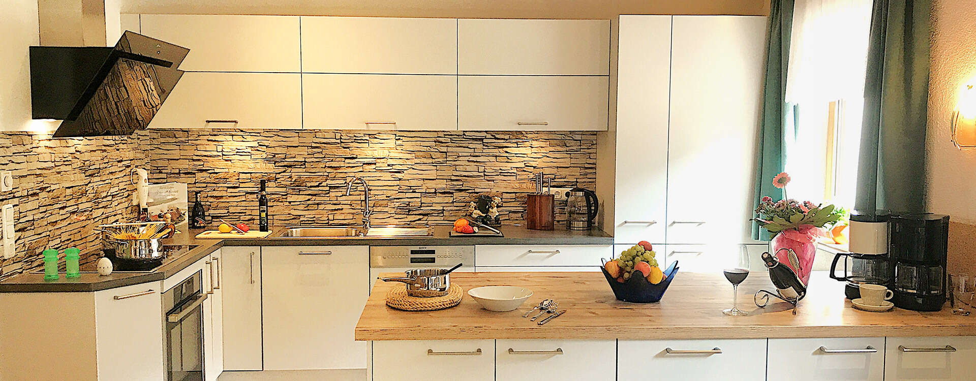 Kitchen-living room in the apartment for 8 to 15 people in Haus Fernblick in Pettneu