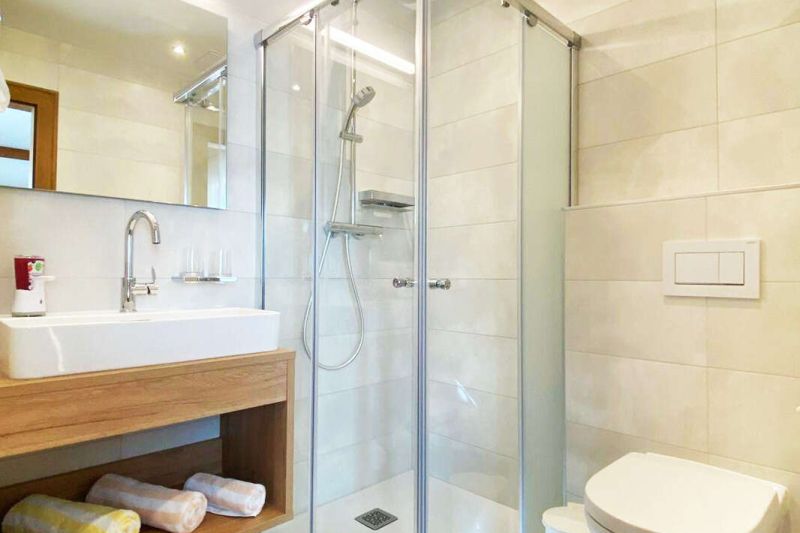 Bathroom with shower and toilet in the apartment for 8 to 15 people