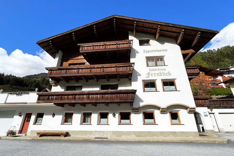 Haus Fernblick mit Ferienwohnungen im Herbst